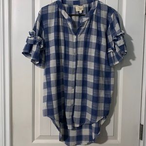 ❤️love size small button down ruffle sleeve blouse